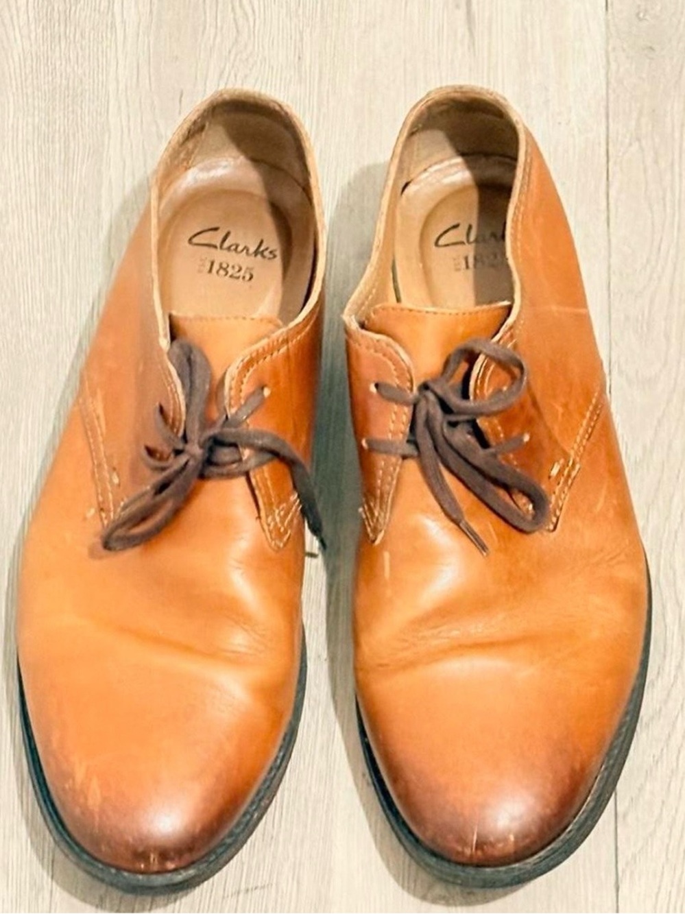 Clarks Men’s Tan Leather Chukka Boots